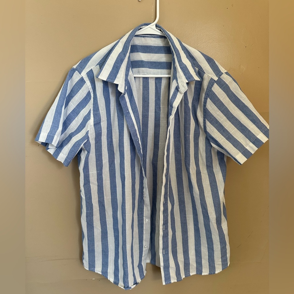 Men’s unbranded medium shirt